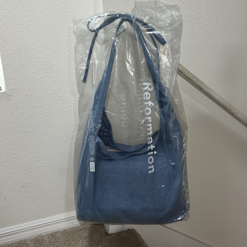 REFORMATION Oversized Vittoria Tote - Picture 13 of 15